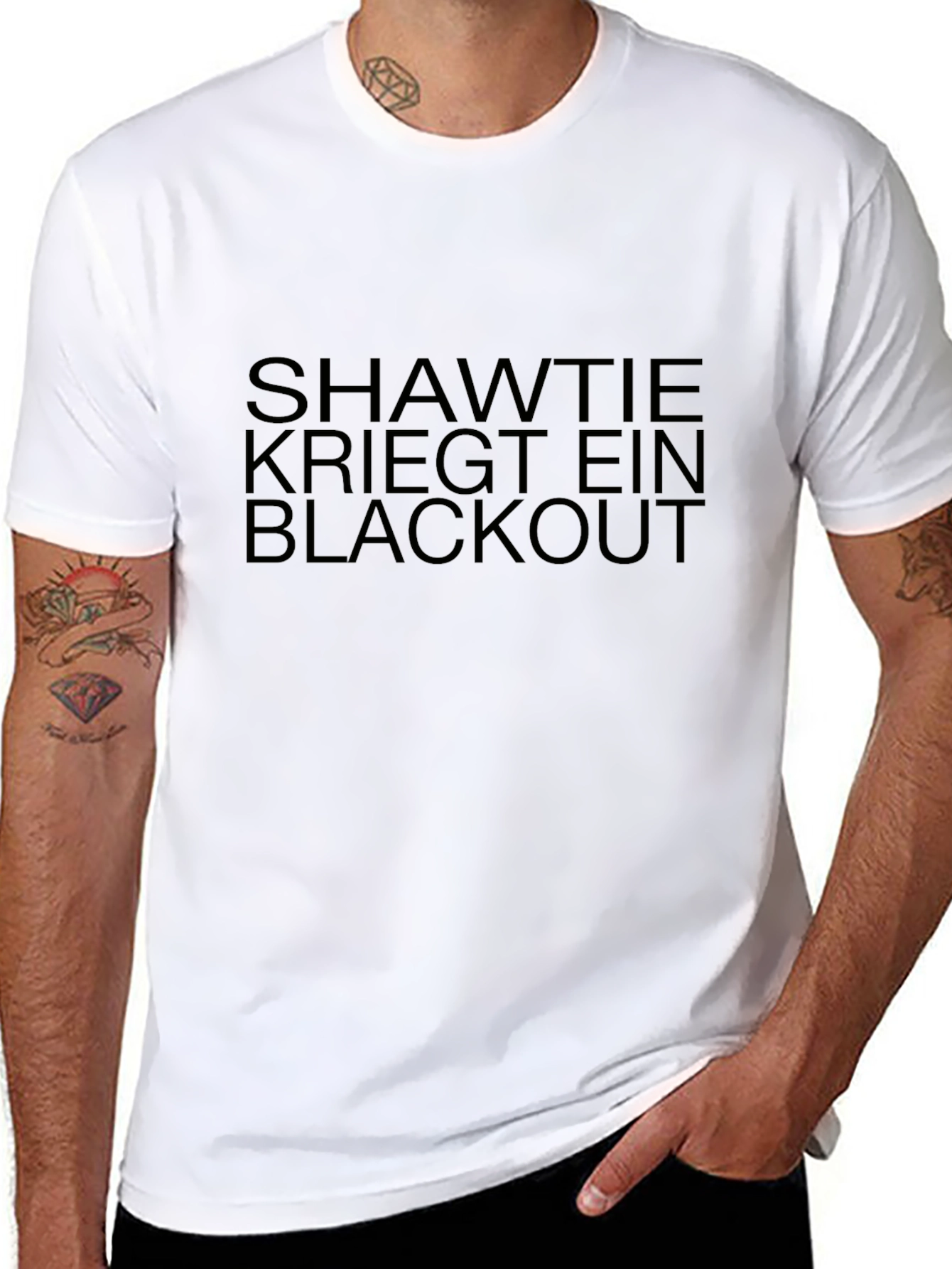 Shawtie Kriegt Ein Blackout Black T-Shirt