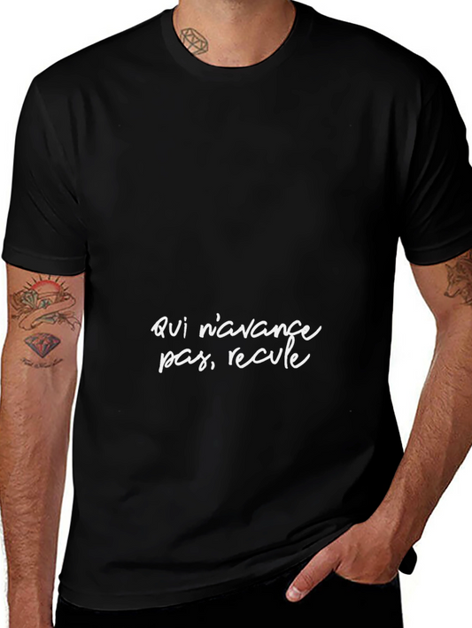 Black T-Shirt: Qui navance pas recule Slogan Tee